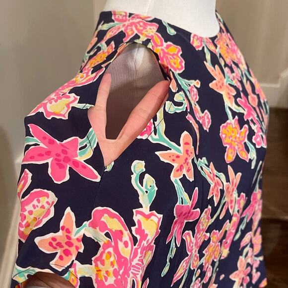 LILLY PULITZER 100% Silk Pretty Social Cold Shoulder Trace Top Size Small - Picture 4 of 9